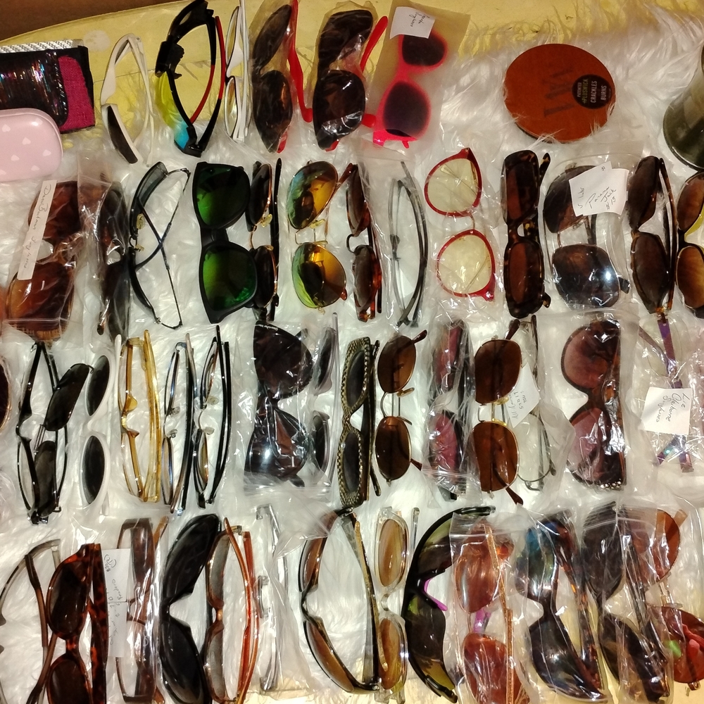 Mystery Box of Stylish Sunglasses and Glasses. Unsorted. 5lb Box. 75-100 Per Box - Picture 10 of 14